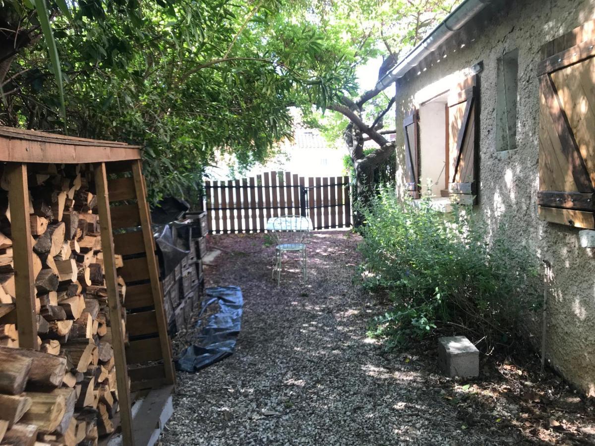 Studio Mitoyen / 2 Personnes Hyeres Exterior photo
